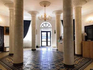 a large room with columns and a chandelier at Hotel Byg in Brest