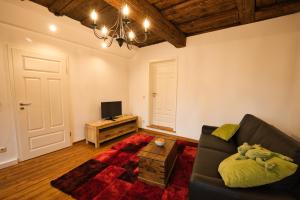 a living room with a couch and a tv at Ferienwohnung Erik in Bad Staffelstein