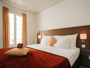 Ліжко або ліжка в номері Hotel Krone Thun