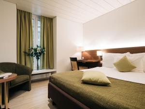 Ліжко або ліжка в номері Hotel Krone Thun