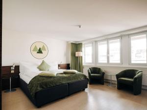 Ліжко або ліжка в номері Hotel Krone Thun