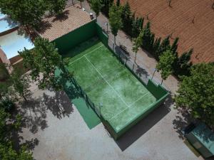 Tenis alebo squash v ubytovaní La Finca de Tomás - 5 Estrellas - Fútbol 7, Piscina Cubierta & Pádel alebo jeho okolí