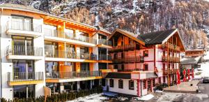 a group of buildings in front of a mountain at Zwieselstein Apart Deluxe in Sölden