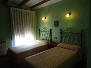 Un pat sau paturi într-o cameră la Hostal Paquita