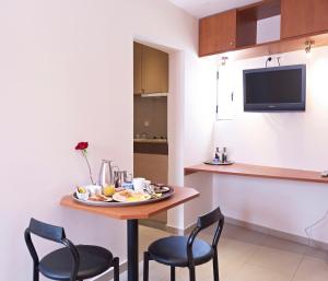 Kuchyň nebo kuchyňský kout v ubytování Hotel Galaxias