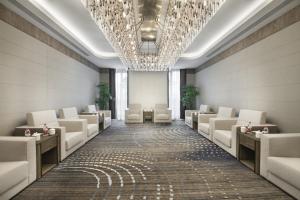 Posezení v ubytování Crowne Plaza Wuhan Optics Valley by IHG