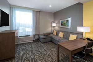 Area tempat duduk di La Quinta Inn & Suites by Wyndham Tifton