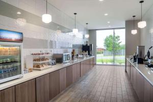 Restaurant o un lloc per menjar a La Quinta Inn & Suites by Wyndham Tifton