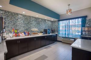 A kitchen or kitchenette at La Quinta by Wyndham Oxford - Anniston