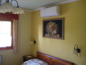 A bed or beds in a room at Bundi Vendégház