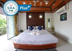 Postel nebo postele na pokoji v ubytování Vivi Boutique Room Hotel SHA Plus