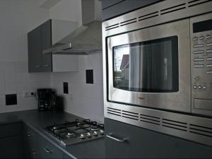 Кухня или кухненски бокс в Spacious holiday home with a dishwasher, 20 km. from Assen