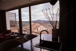 Widok na góry z tego aparthotelu