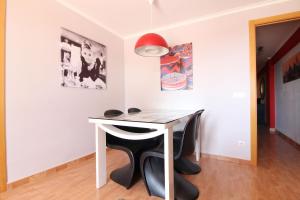 Gallery image of Global Properties, Apartamento en primera linea, playa Puerto de Sagunto in Puerto de Sagunto +32 photos