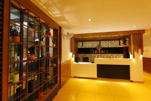 a store with a counter in a room with a window at HOTEL LA SERENE Mattannur in Mattanūr