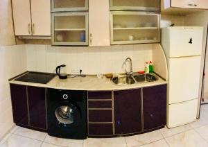 Η κουζίνα ή μικρή κουζίνα στο Luxury Apartment with jacuzzi on Republic Square