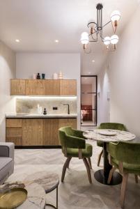 Kuchnia lub aneks kuchenny w obiekcie Mante House - Malasaña Design
