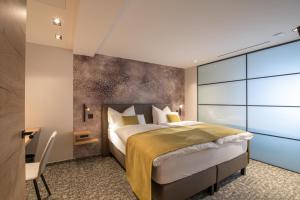 a bedroom with a large bed and a window at Ohles Lifestyle Guesthouse in Saint-Vith