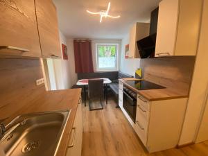 Kuchyňa alebo kuchynka v ubytovaní Auszeit Salzkammergut Appartements