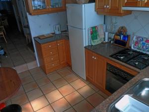 A kitchen or kitchenette at Casa rural As Túnel