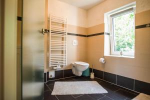 Koupelna v ubytování Ferienwohnung am Zeulenrodaer Meer + 14 fotografií