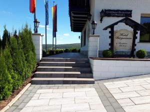 Fotografie z fotogalerie ubytování Hotel - Gasthof Spessarttor & Hotel Bergwiesen - Zimmer mit Balkon v destinaci Lohr