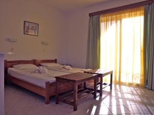 
A bed or beds in a room at Eristos Beach Hotel
