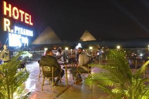 Restoran ili neka druga zalogajnica u objektu Regency Pyramids Hotel