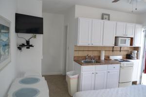 Kuchyň nebo kuchyňský kout v ubytování Tiana Beach Inn