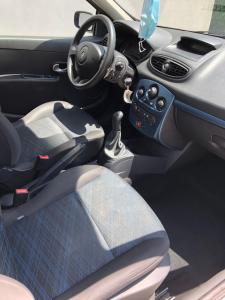 un primer plano del asiento del conductor de un coche en Au bien être en Bastia