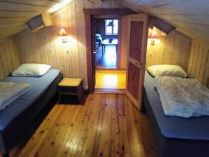 Un pat sau paturi într-o cameră la Hogstul Hytter - Gamlestua