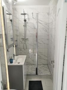 Bilik mandi di ONYX - Utopia Aparthotel +25 gambar