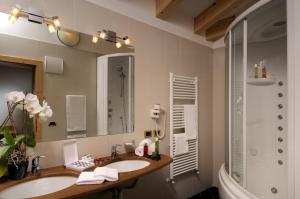 Koupelna v ubytování Hotel La Perla