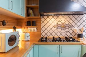 Cucina o angolo cottura di Riviera House Apartment Sea View group and family By HouseinNaples