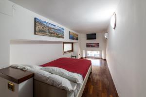 Letto o letti in una camera di Riviera House Apartment Sea View group and family By HouseinNaples