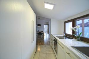 Afbeelding uit fotogalerij van Blue apartment over Prizren roofs in Prizren