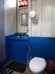 A bathroom at Phayam Friends