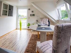 a living room with a table and two chairs at Ferienwohnung am Starenkasten in Berumbur