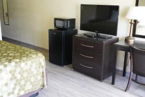 TV/trung tâm giải trí tại Econo Lodge