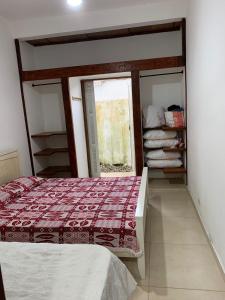 a bedroom with a bed and a window and towels at arco iris in Camburi