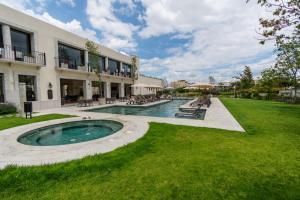 an exterior view of a house with a swimming pool at Hermoso depto con alberca en el condo La Luminaria Casonas y Villas in San Miguel de Allende