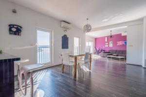 Posedenie v ubytovaní Apartment in Jadranovo 41863