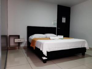 Postel nebo postele na pokoji v ubytování Hotel Escorial Ibagué