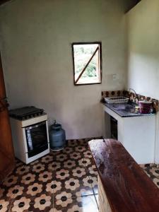 Dapur atau dapur kecil di Chalés e Camping Taquaral