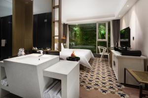 a bathroom with a white sink and a tub at Paco Hotel Gangding Metro Guangzhou in Guangzhou