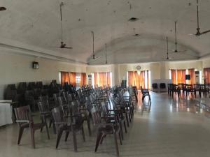 Restoran atau tempat lain untuk makan di Hotel Geetha International