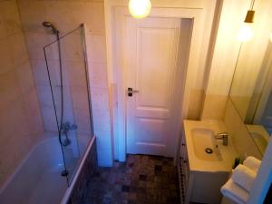 Kúpeľňa v ubytovaní Dworek Akacja uslugi hotelarskie + 29 fotografií