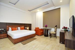 Postel nebo postele na pokoji v ubytování Hotel Bhaskar