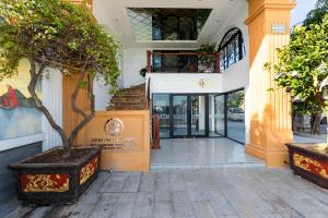 Gallery image of Minh Phong Hotel Ha Long in Ha Long +54 photos