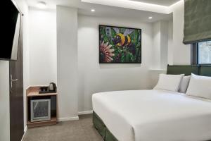 A television and/or entertainment centre at NLH KERAMEIKOS - Neighborhood Lifestyle Hotels